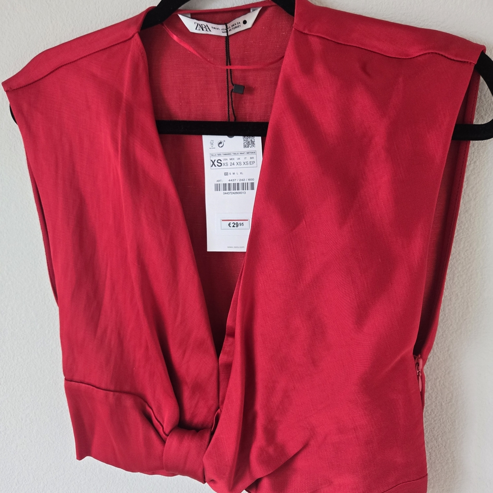 Red Sleeveless Top